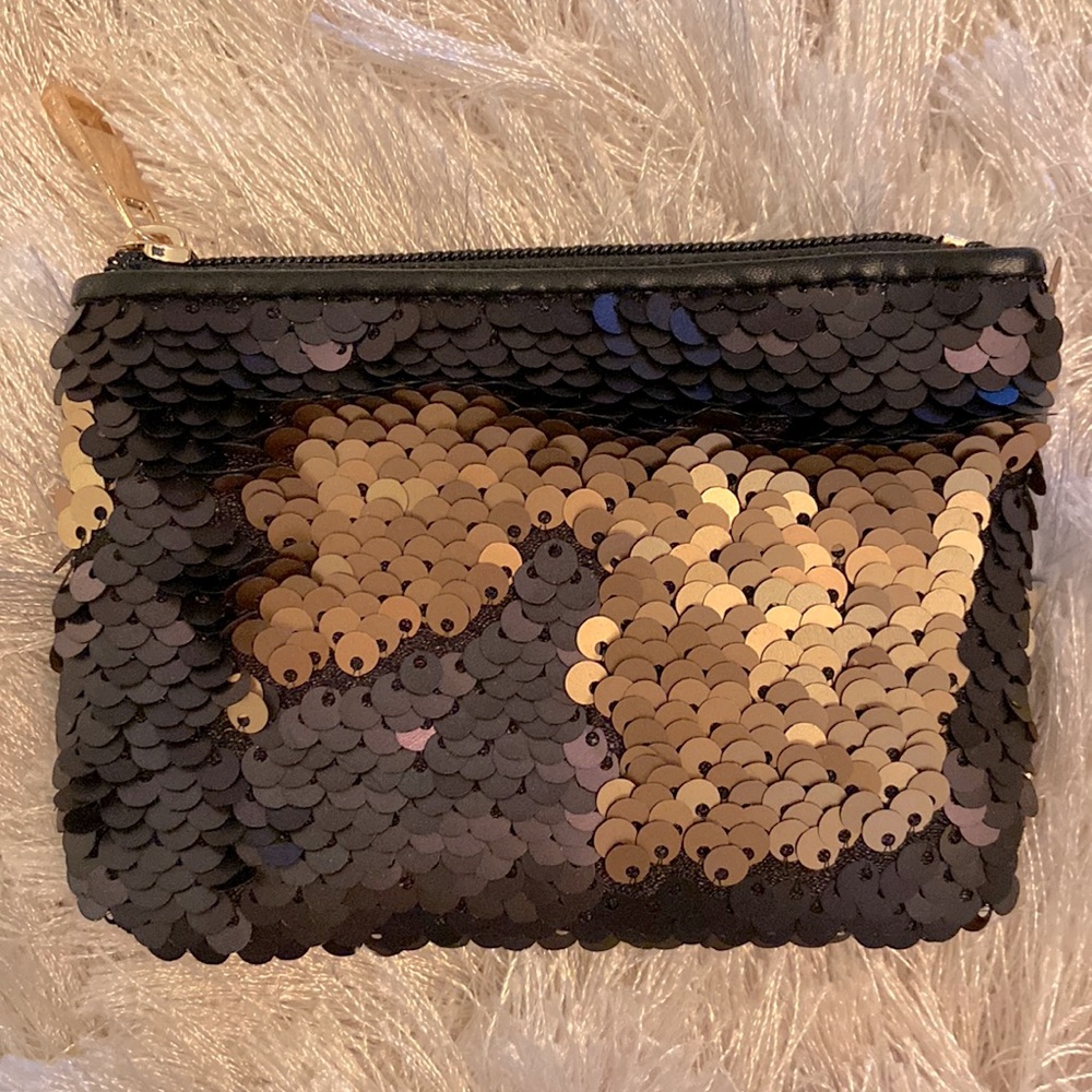 A NEW DAY flip sequin zip card wallet, never used, 4.5”/3.25”